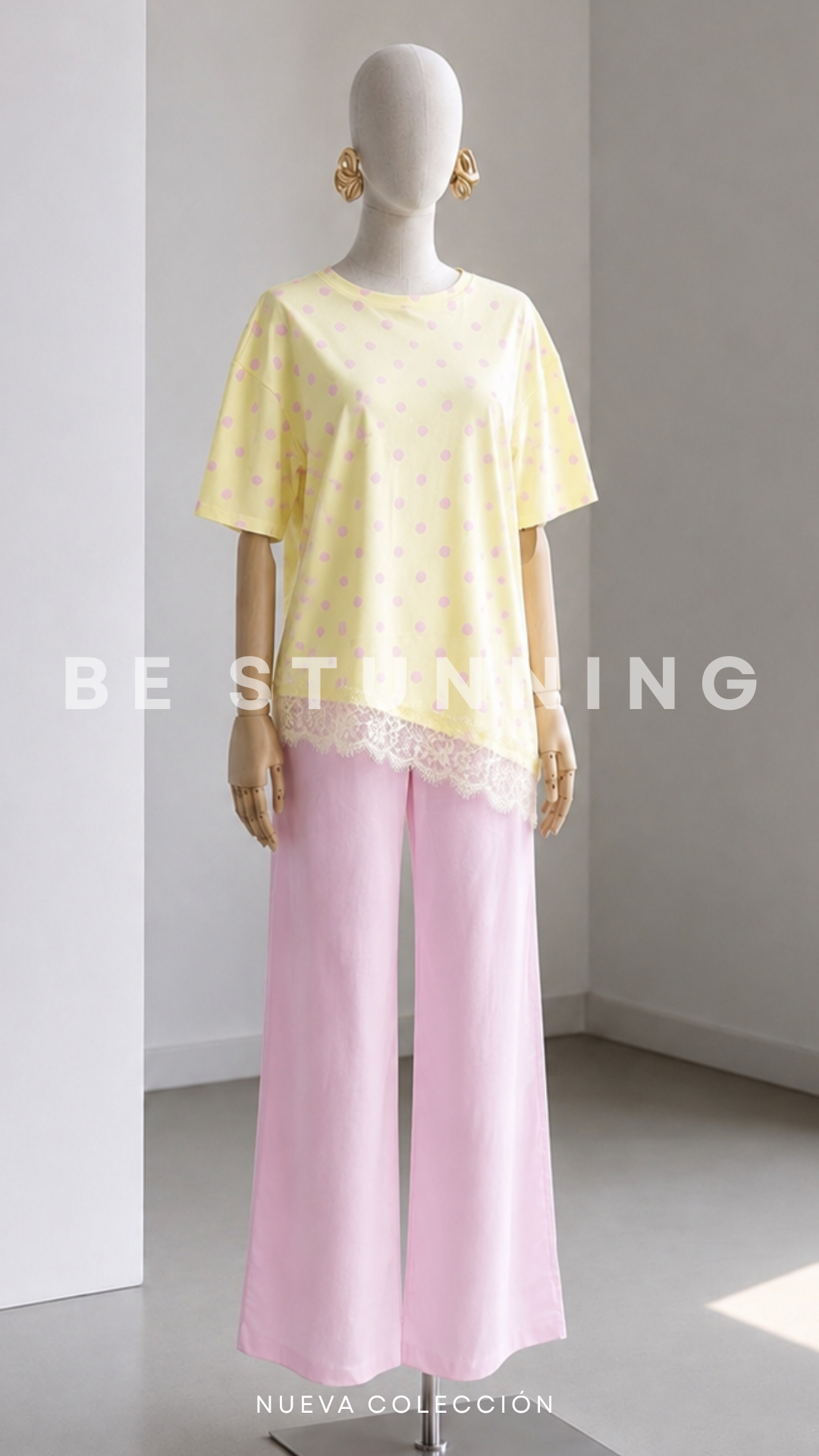 Blusa blanca de lunares con encaje
