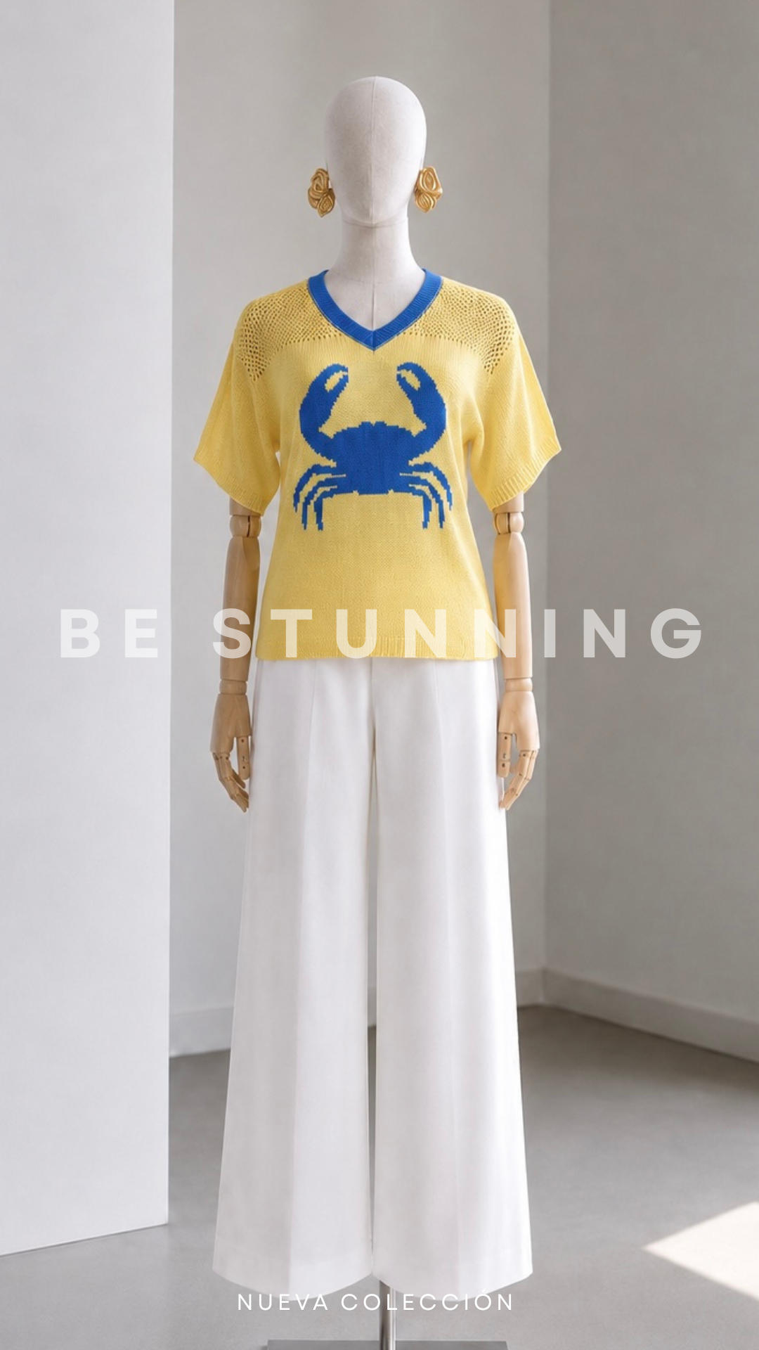 Camisa tipo suéter amarillo con cangrejo